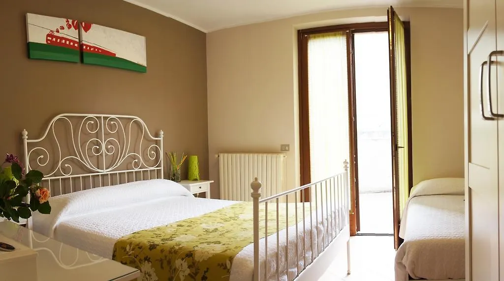 Alexander Rooms Tirano Vendégház